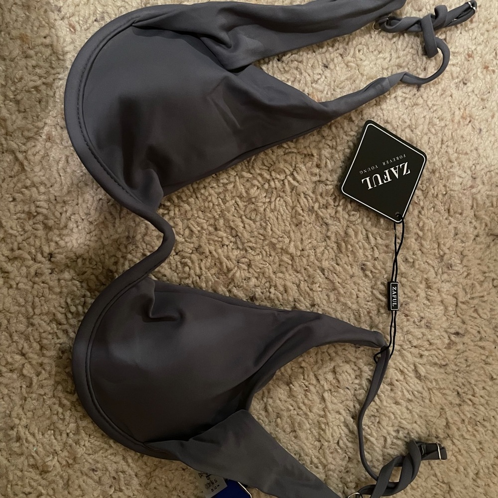 6 LARGE BIKINI TOPS FOR $35! - Picture 8 of 13